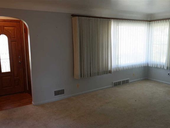 3rd image of 10925 Walker St