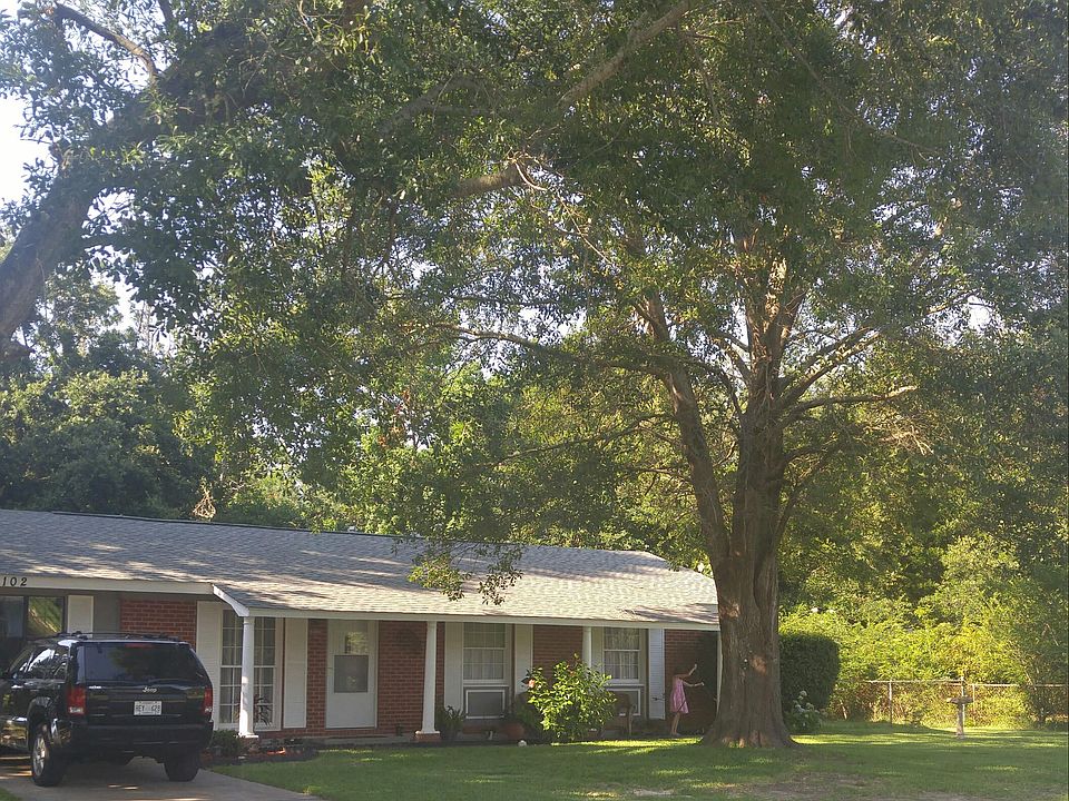 2nd image of 102 Darby St