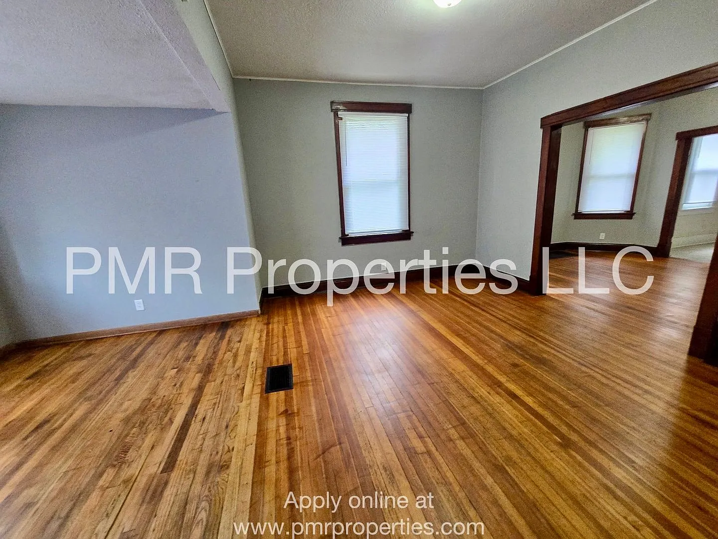 2 Bedrooms/ 1 Bathroom House — Photo 3