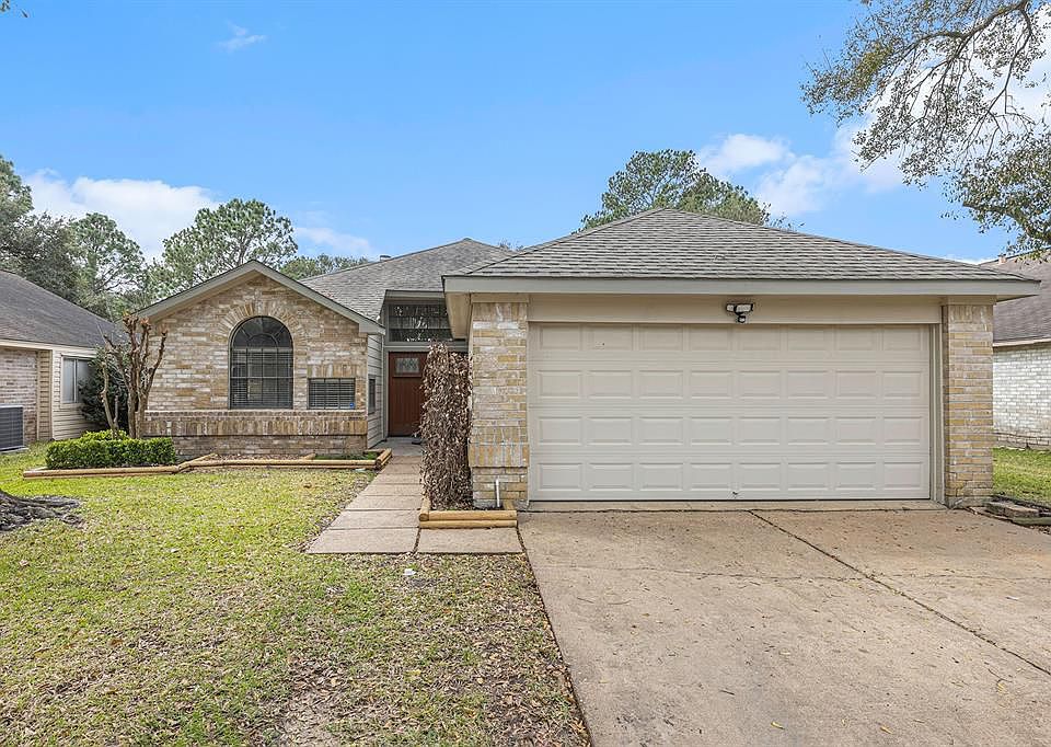1st image of 15867 Meadow Village Dr