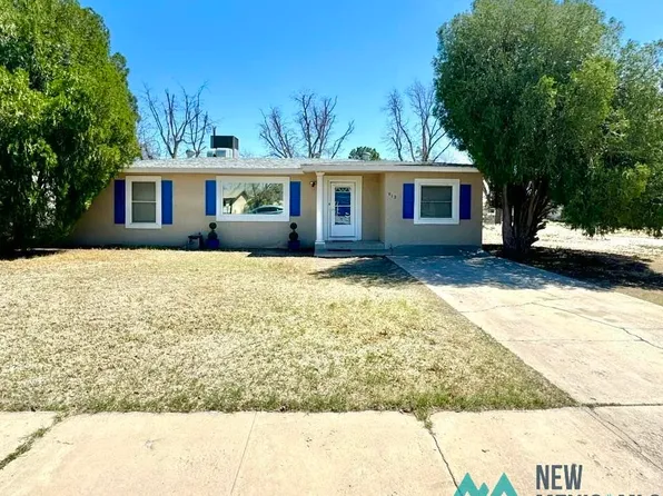 912 Sandia St, Carlsbad, NM 88220