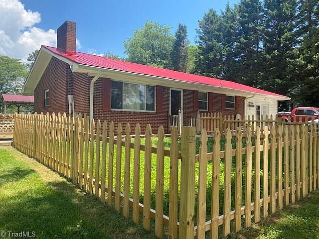2nd image of 133 Sidden St