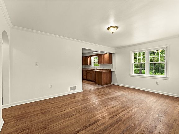 4th image of 973 Blackhawk Rd