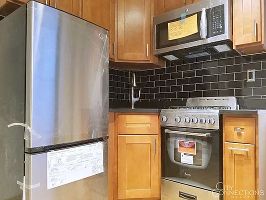 Rented by City Connections Realty | media 7