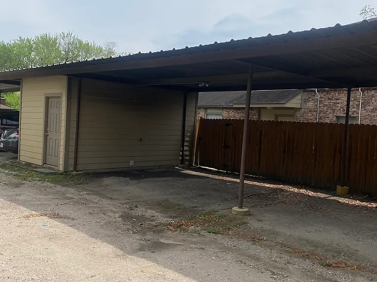 3402 Lantern Ln — Photo 2