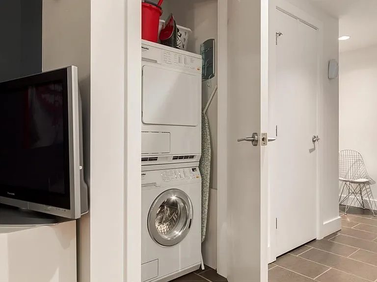 433 11th Ave SE #904 — Photo 5