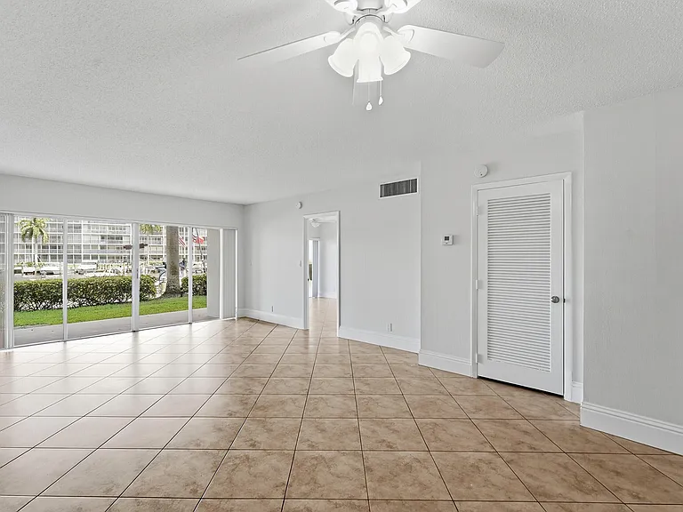 1427 E Hillsboro Blvd #123 — Photo 9