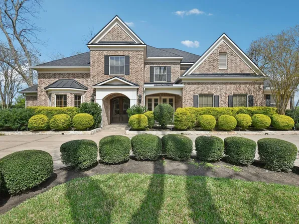 2 Wilmington Ct, Sugar Land, TX 77479