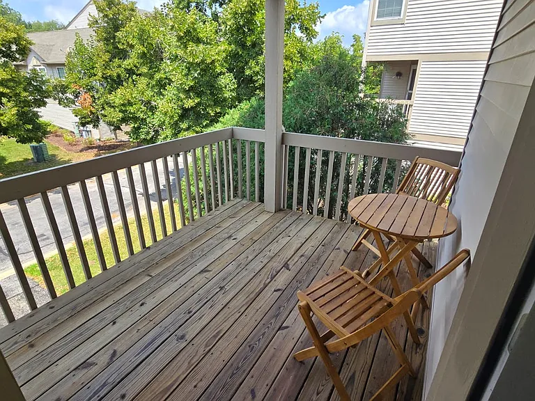 484 Belvedere Ln — Photo 22