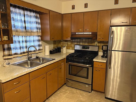 4th image of 215 Phyllis Ave