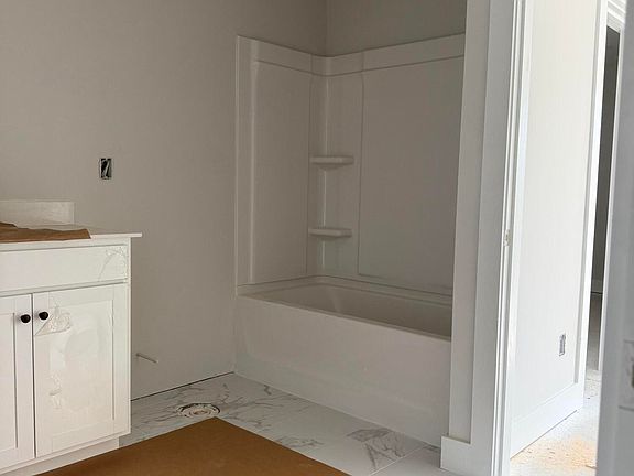 3rd image of 120 Shoemaker St