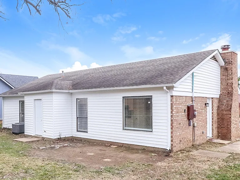 3925 Birchshade Cv — Photo 15
