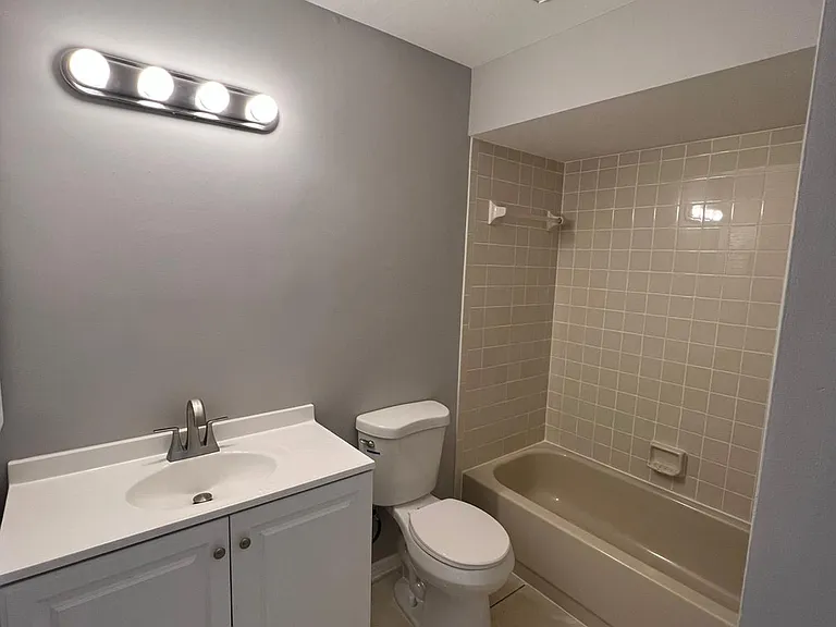 811 SE 12th Ave #302 — Photo 18