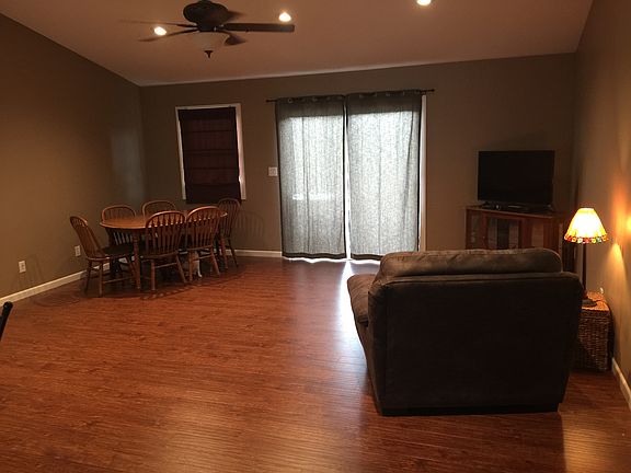 Living room/dining area