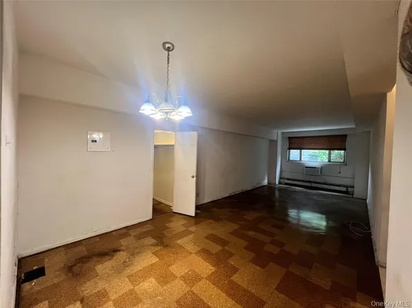 52-30 39th Drive image 2 of 20