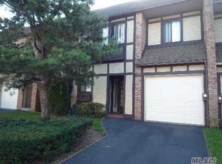 49 Southgate Cir, Massapequa Park, NY 11762