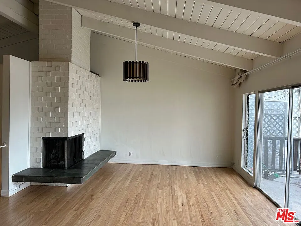 2 bed, 1.0 bath, 1300 sqft, $3,975 — Photo 2
