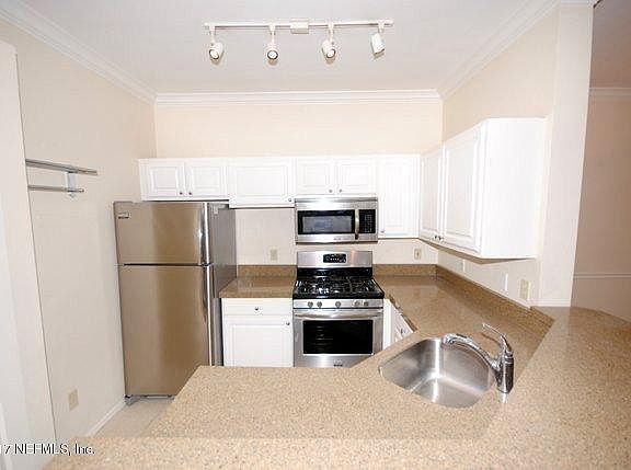 4th image of 13810 SUTTON PARK Drive #216