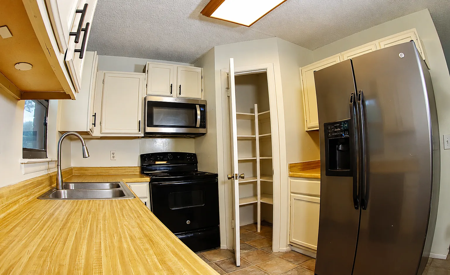 3 bed, 1443 sqft, $1,600 — Photo 4