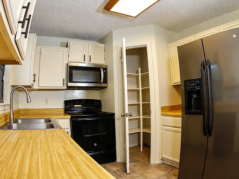 7147 Comanche Ridge Dr — Photo 4