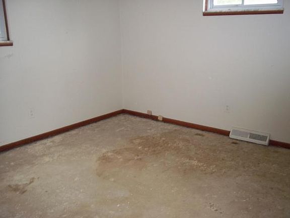 4th image of 940 Cranbrook Dr