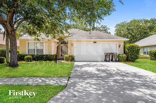 932 Tavernier Cir NE Photo 1