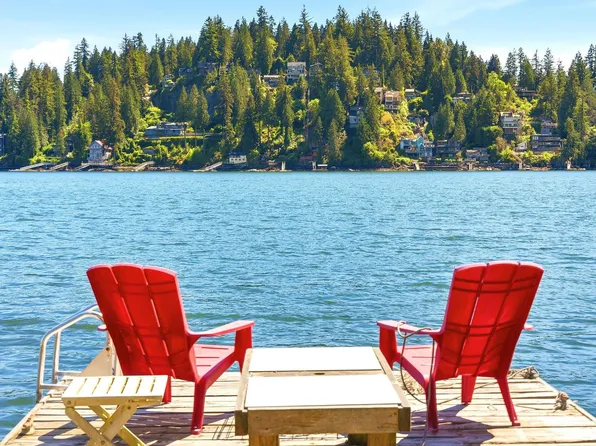 2848 Panorama Dr, North Vancouver, BC V7G 1V6