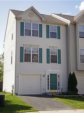 End Town home on oversized lot