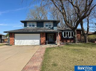 2220 Larchdale Dr, Lincoln, NE 68506
