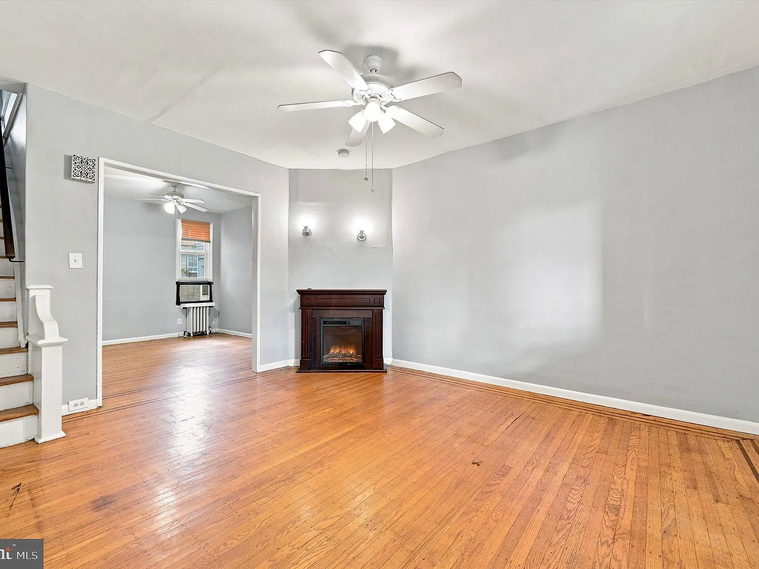 3 bed, 1.5 bath, 1430 sqft, $1,900 — Photo 2