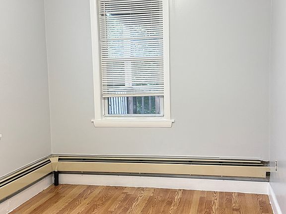 3rd image of 25 Lincoln St APT 3
