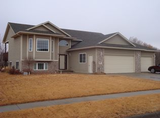 1801 Arnold Palmer Ln, Elk Point, SD 57025
