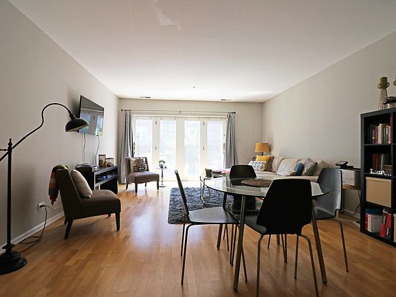 4th image of 1319 Chicago Ave APT 102