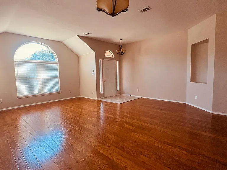 5970 Dustin Trl — Photo 6