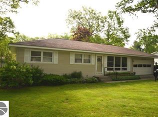 807 Calvin Dr, Traverse City, MI
