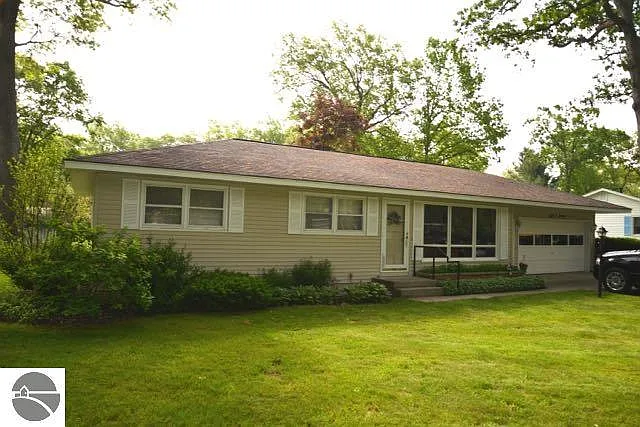 807 Calvin Dr photo 1