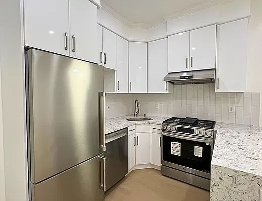 3rd image of 2556 37th St #2R