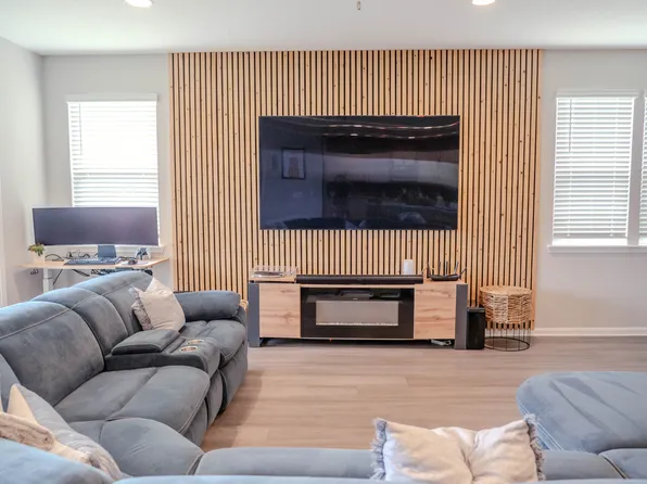 2911 Farmall Dr, Jacksonville, FL 32226