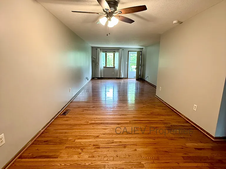4430 Ridgewood Rd E — Photo 3