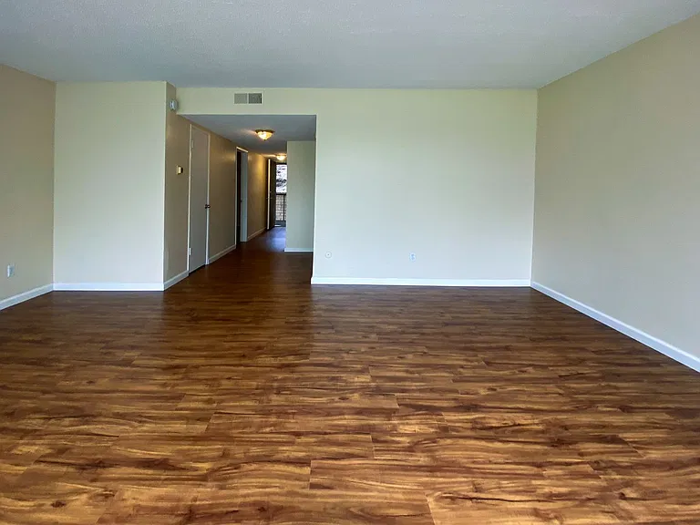 Sleepy Hollow Apartments — Photo 22