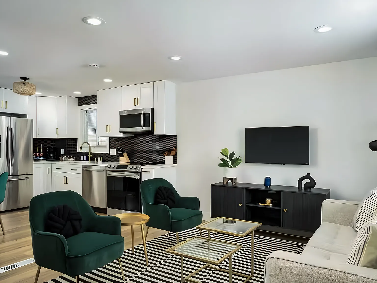 4 bed, 2.0 bath, 1850 sqft, $957 — Photo 4