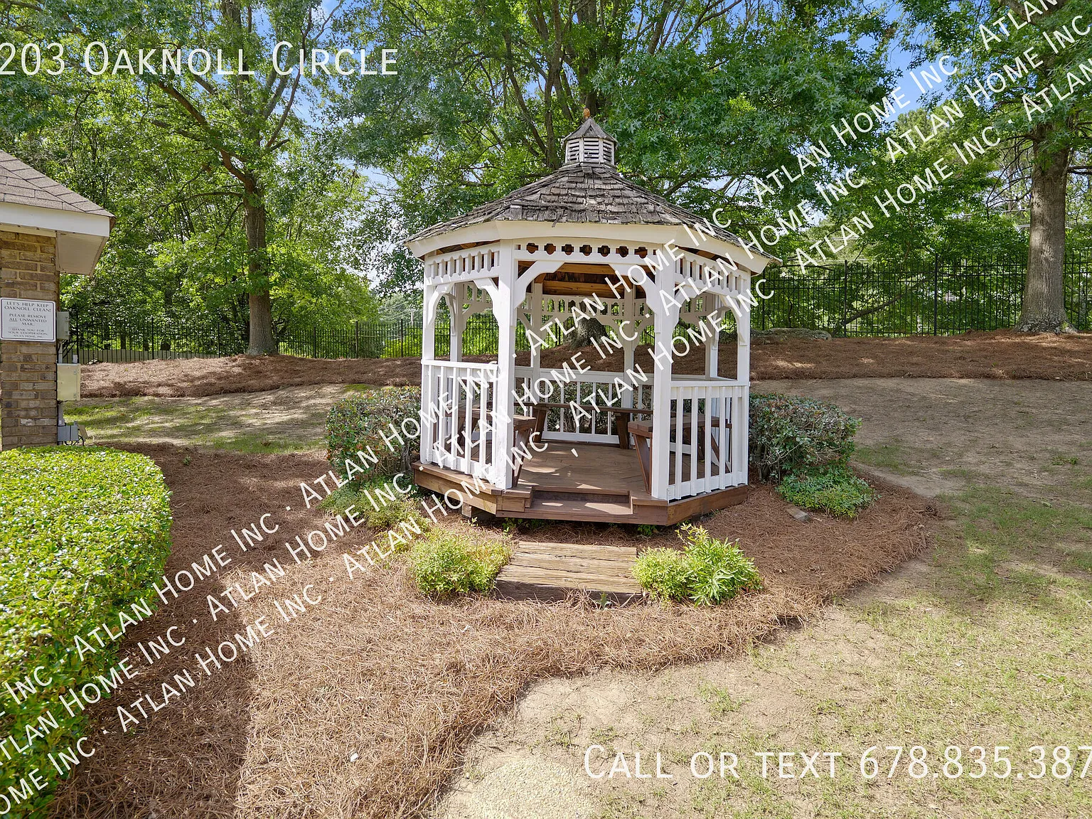 Charming, Pet-friendly 2-Bedroom Townhouse with Granite Countertops in Duluth, GA! — Photo 2