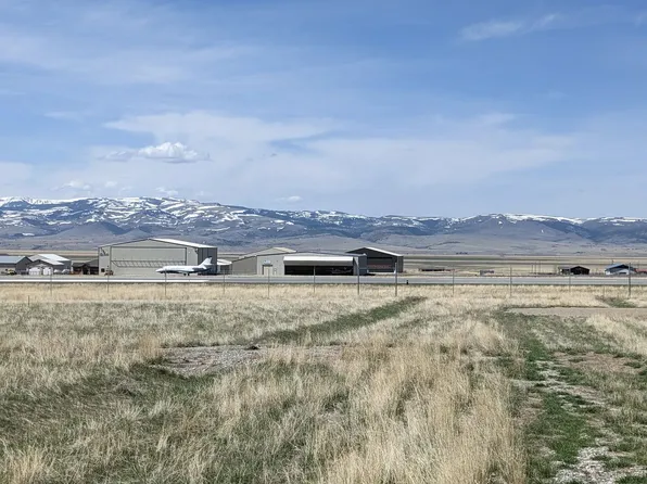 42 E Hawker Ln, Ennis, MT 59729