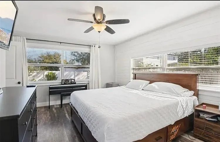 4220 SW 13th St — Photo 9