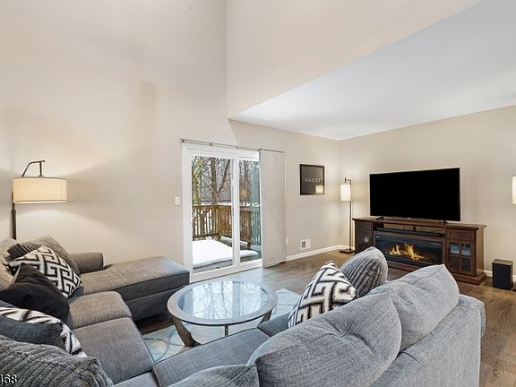 5th image of 13 Chestnut Ct