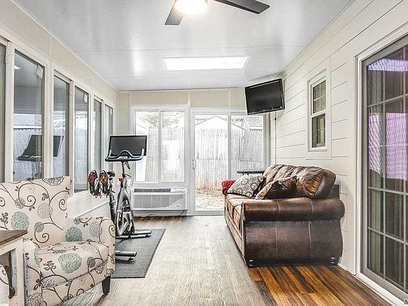 5th image of 51 Hillside Ave