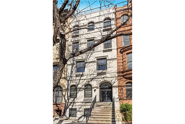 Sold by Warburg | media 17