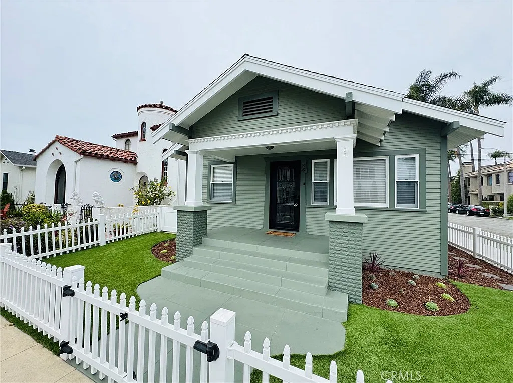 2 bed, 1008 sqft, $4,600 — Photo 2
