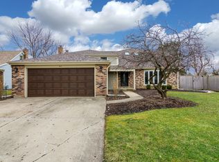 411 Thornapple Ln, Libertyville, IL