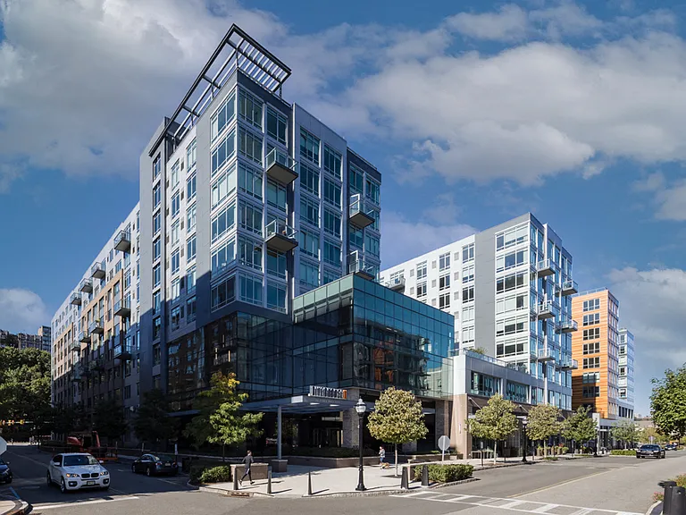 RiverHouse 11 at Port Imperial — Photo 16